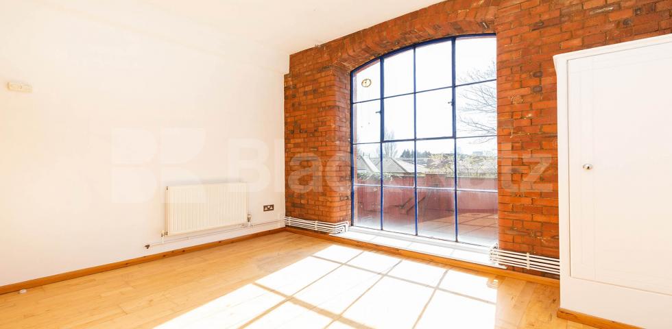 			NEW INSTRUCTION!, 2 Bedroom, 1 bath, 1 reception Apartment			 Dove Road, CANONBURY-ISLINGTON